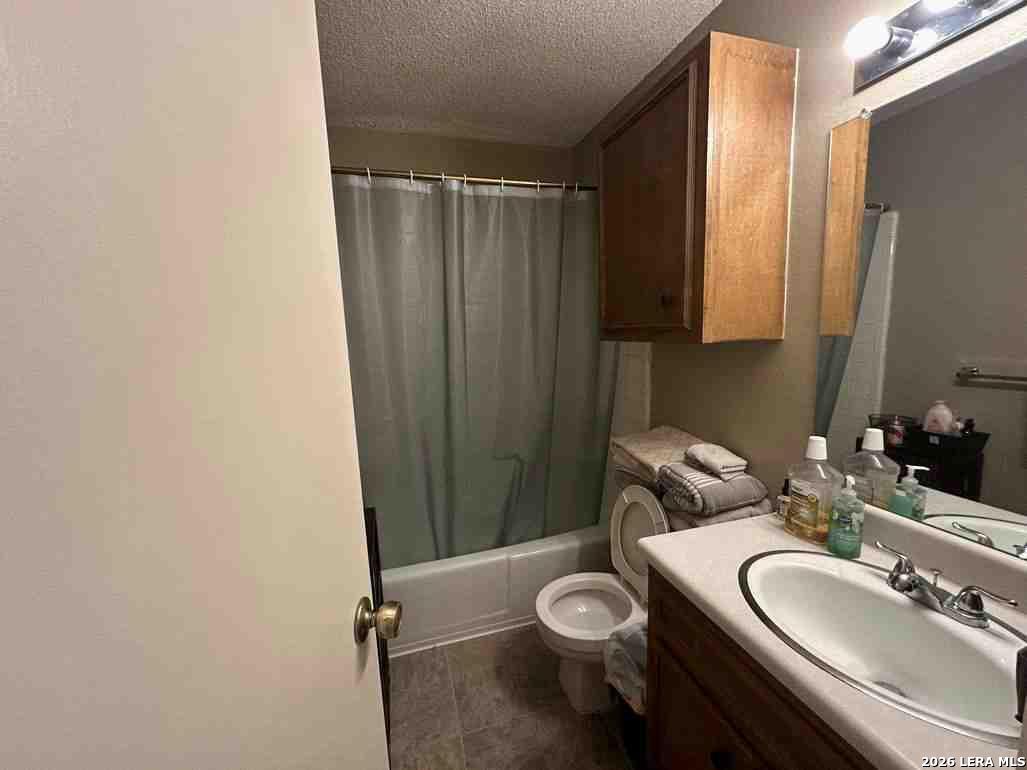 1533 Eichen Road New Braunfels, TX 78130 - Photo 18 of 24 a bathroom with a sink and a mirror