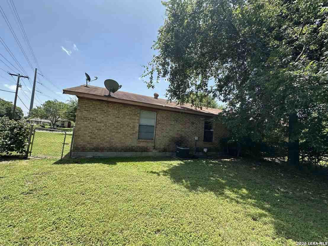 1533 Eichen Road New Braunfels, TX 78130 - Photo 3 of 24 a view of a backyard of the house
