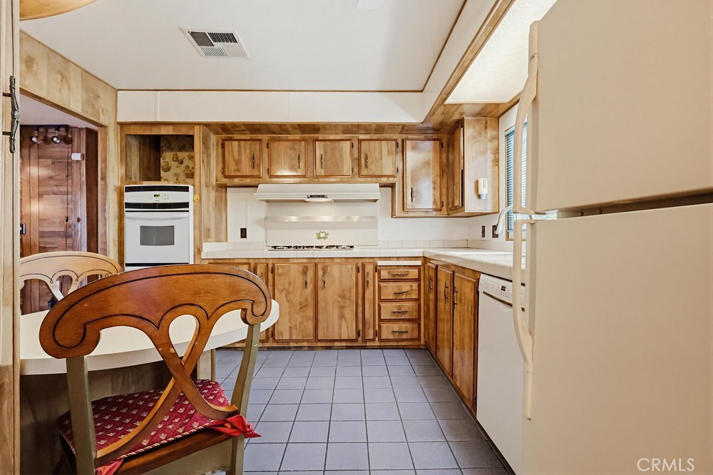 31244 North Lakehills Road Castaic, CA 91384 - Photo 20 of 72 Kitchen