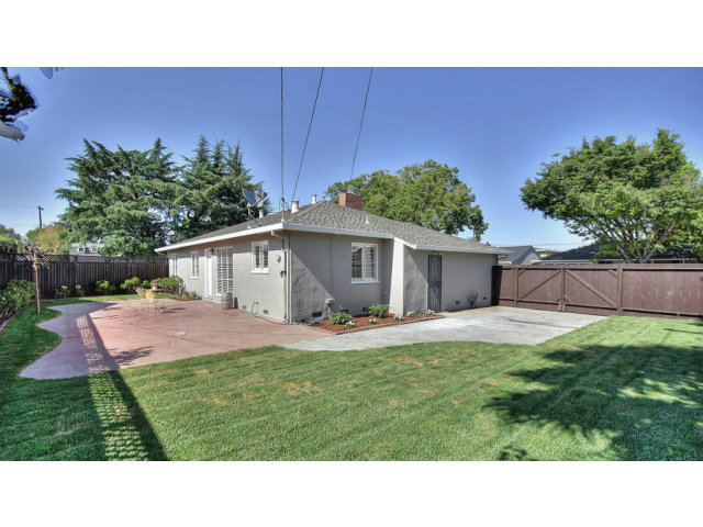 262 Maria Street Santa Clara, CA 95050 - Photo 21 of 22 a backyard of a house with table and chairs fence