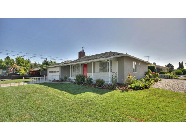 262 Maria Street Santa Clara, CA 95050 - Photo 4 of 22 a black and white photo of a house