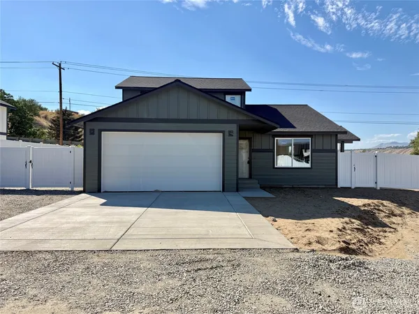 $498,500 | 145 Juanita Way, Malaga, WA 98828