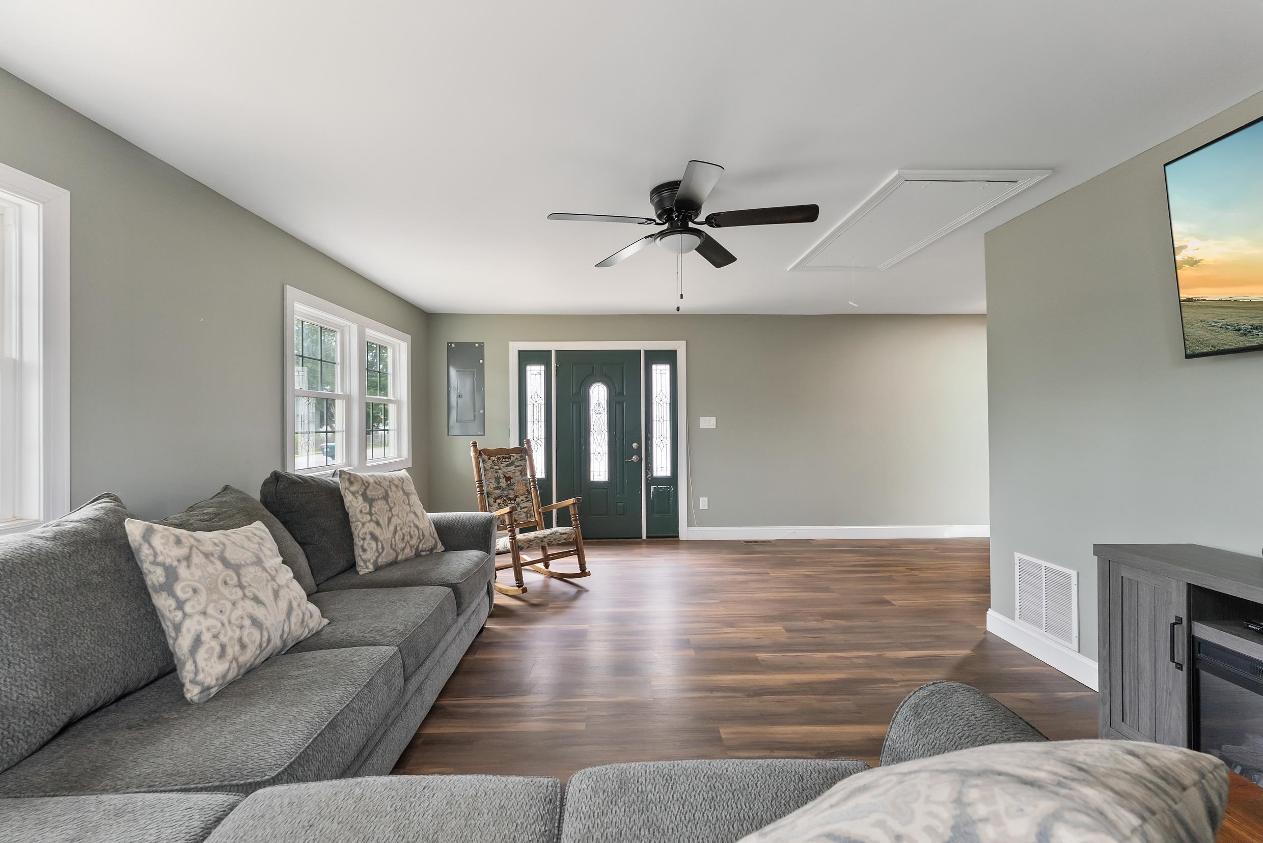 134 Arbor Road Villas, NJ 08251 - Photo 4 of 27 a living room with furniture and a window