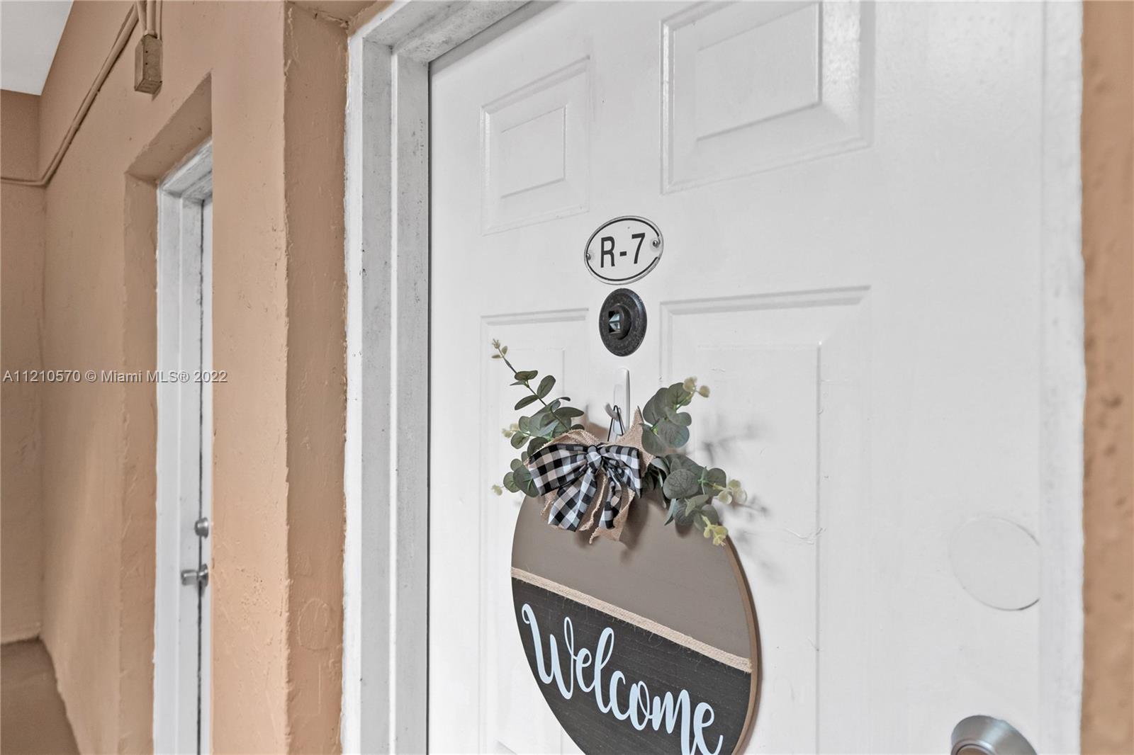 9459 Southwest 76th Street, Unit R7 Miami, FL 33173 - Photo 10 of 24 a view of a entryway
