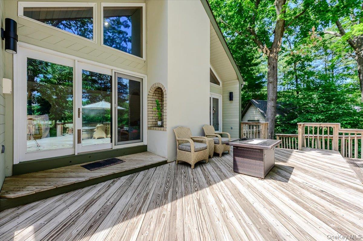 33 Meadowfarm Road East Islip, NY 11730 - Photo 29 of 41