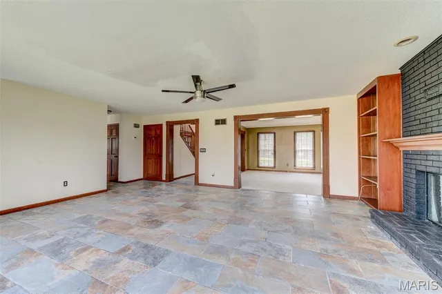 $369,500 | 15509 Debridge Way, Florissant, MO 63034