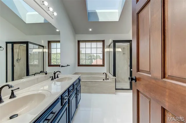 $369,500 | 15509 Debridge Way, Florissant, MO 63034