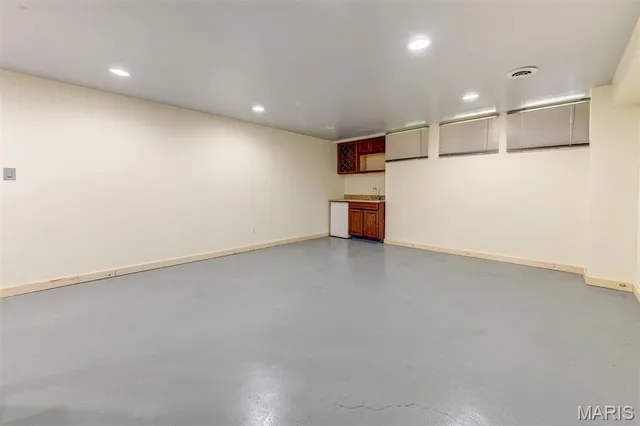 $369,500 | 15509 Debridge Way, Florissant, MO 63034