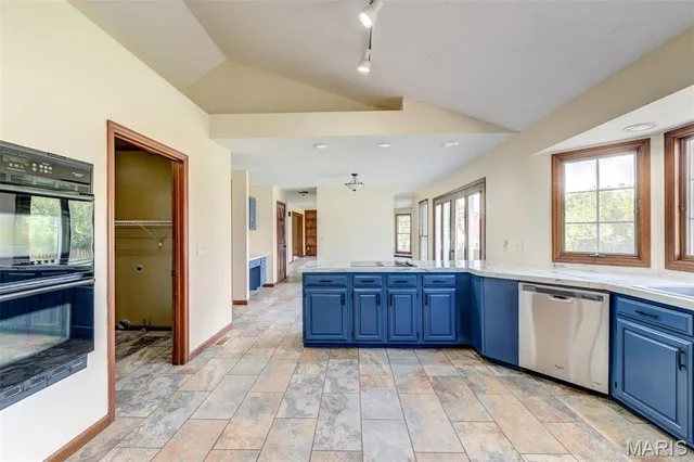 $369,500 | 15509 Debridge Way, Florissant, MO 63034