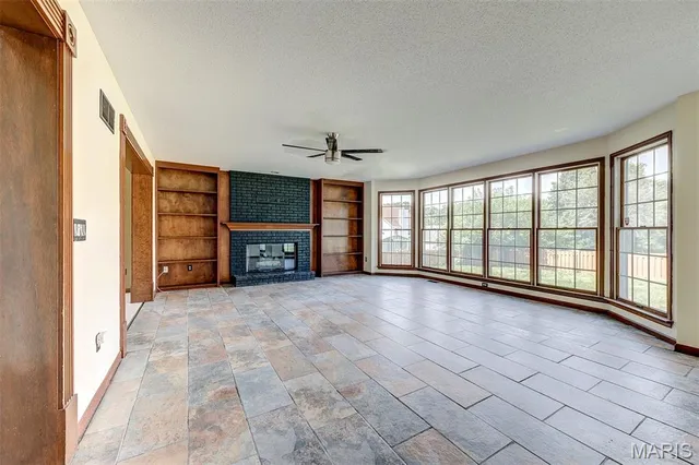 $369,500 | 15509 Debridge Way, Florissant, MO 63034