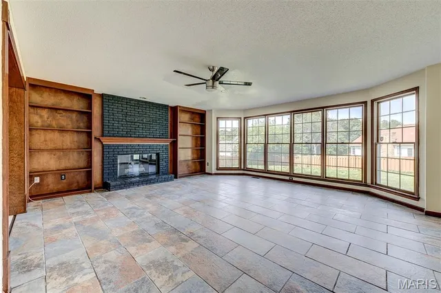 $369,500 | 15509 Debridge Way, Florissant, MO 63034