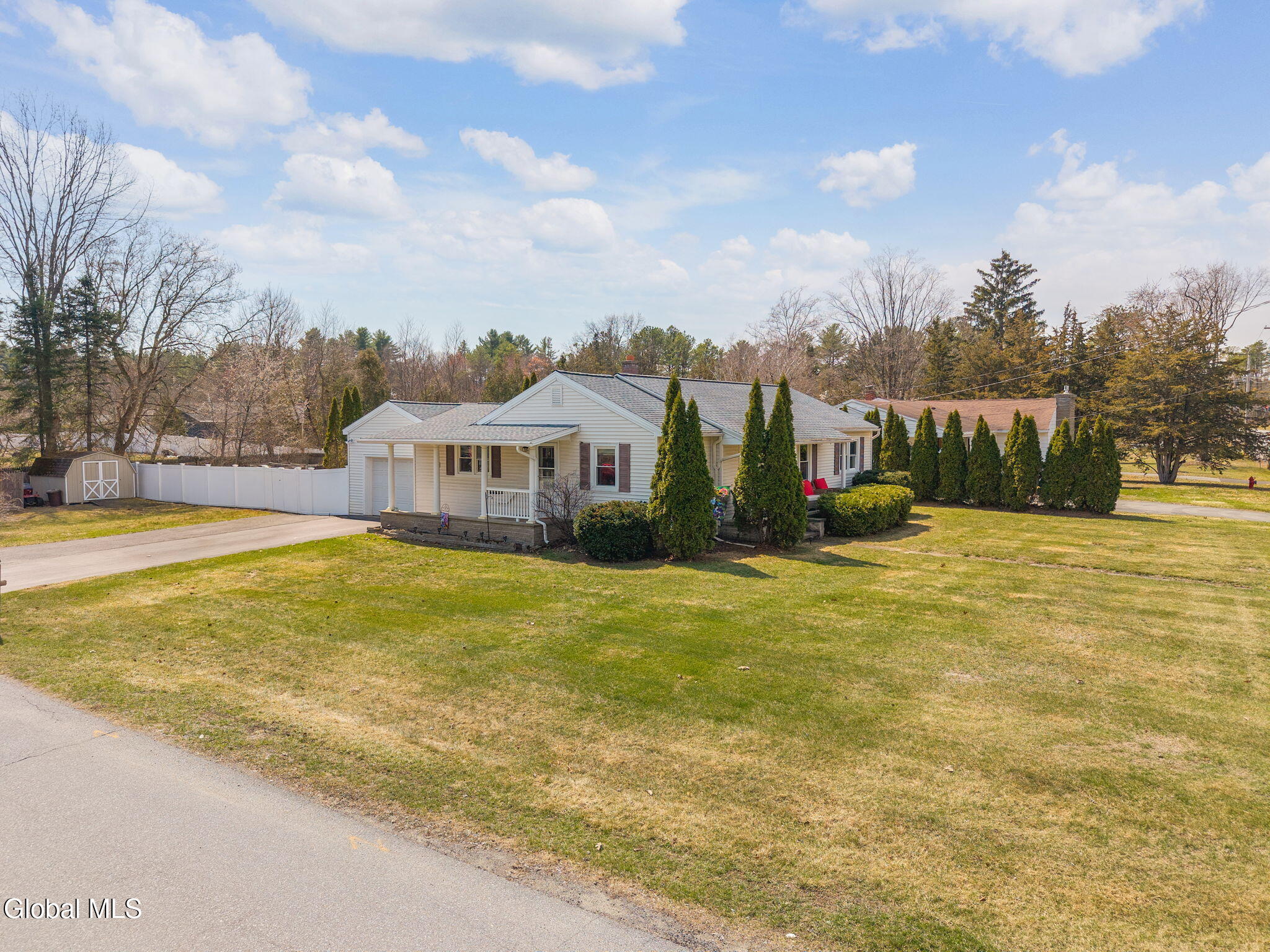 12 Bluebird Rd-Gorgeous Cornger Lot