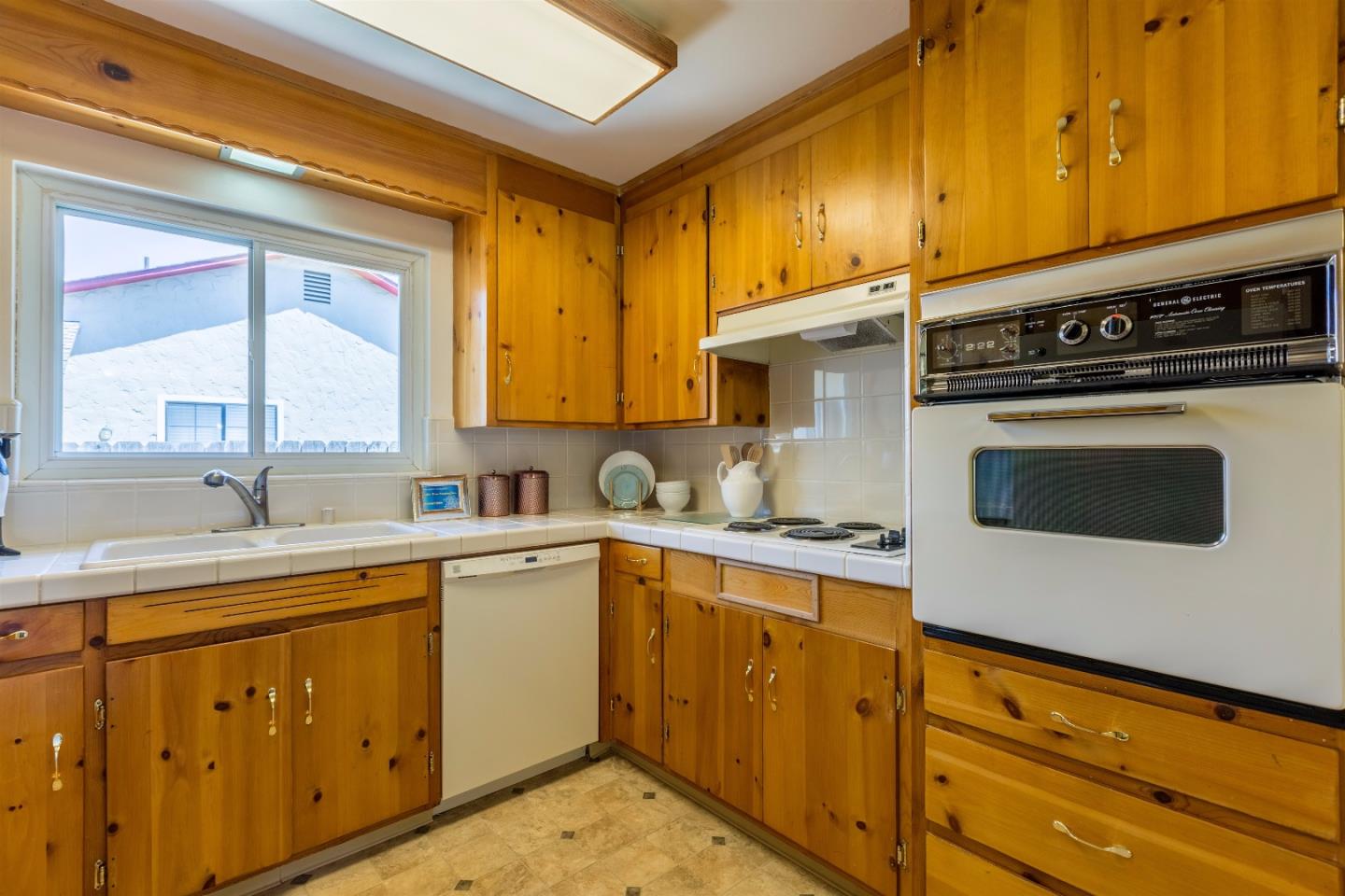 962 Inverness Way Sunnyvale, CA 94087 - Photo 3 of 13