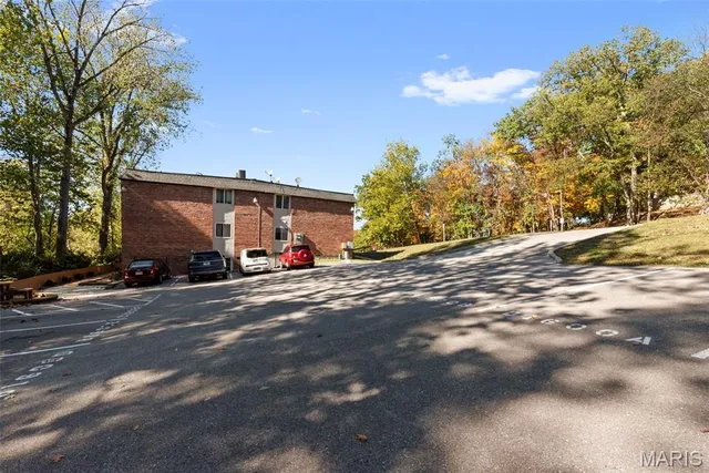 $82,500 | 2804 Blackforest Drive, Unit A, St. Louis, MO 63129