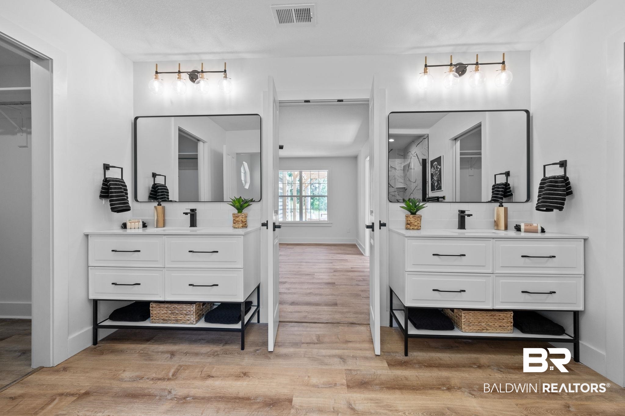 9790 Windmill Road Fairhope, AL 36532 - Photo 45 of 50 Master Vanity