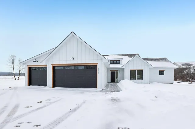 $899,900 | 1625 Lake Avenue, Luck, WI 54853
