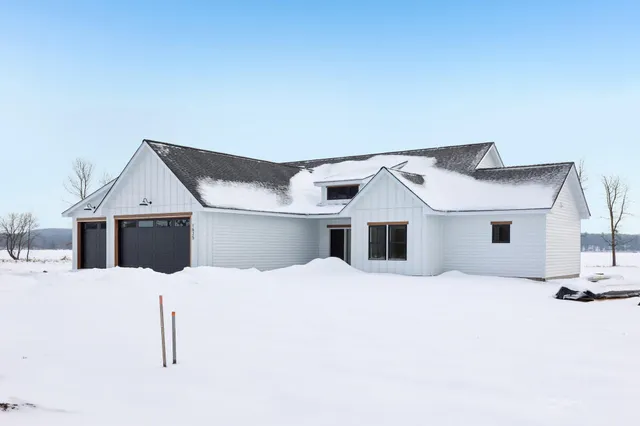 $899,900 | 1625 Lake Avenue, Luck, WI 54853