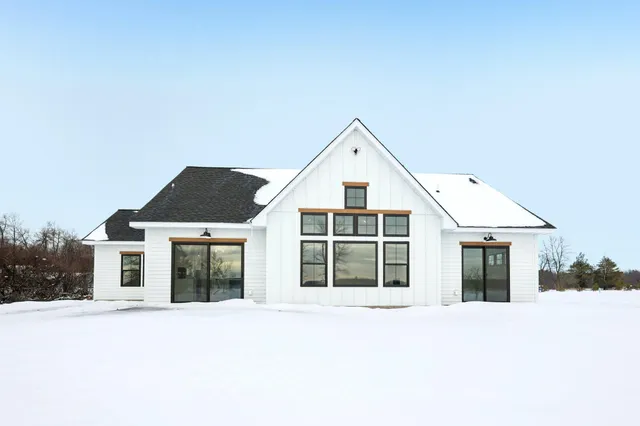 $899,900 | 1625 Lake Avenue, Luck, WI 54853