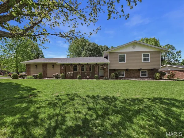 $265,000 | 38 Cardinal Lane, Highland, IL 62249