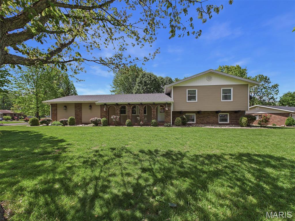 38 Cardinal Lane Highland, IL 62249 - Photo 2 of 50
