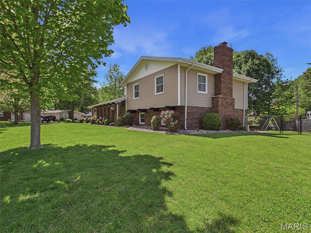 38 Cardinal Lane Highland, IL 62249 - Photo 3 of 50