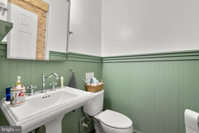 $3,800 | 35507 St James Drive, Round Hill, VA 20141