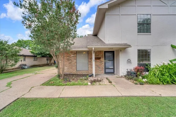 $2,100 | 1205 Fairhaven Drive, Mansfield, TX 76063