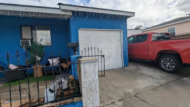 a view of a house with a back yard
