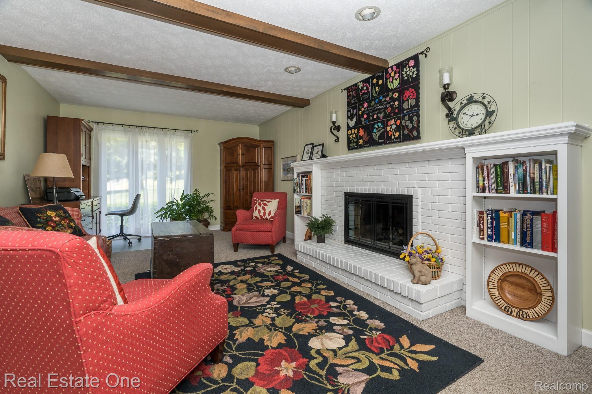 781 Dutton Road Rochester, MI 48306 - Photo 17 of 33 FAMILY ROOM