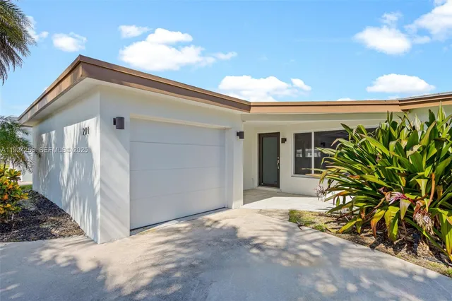 $1,219,900 | 201 Southeast 12th Street, Pompano Beach, FL 33060