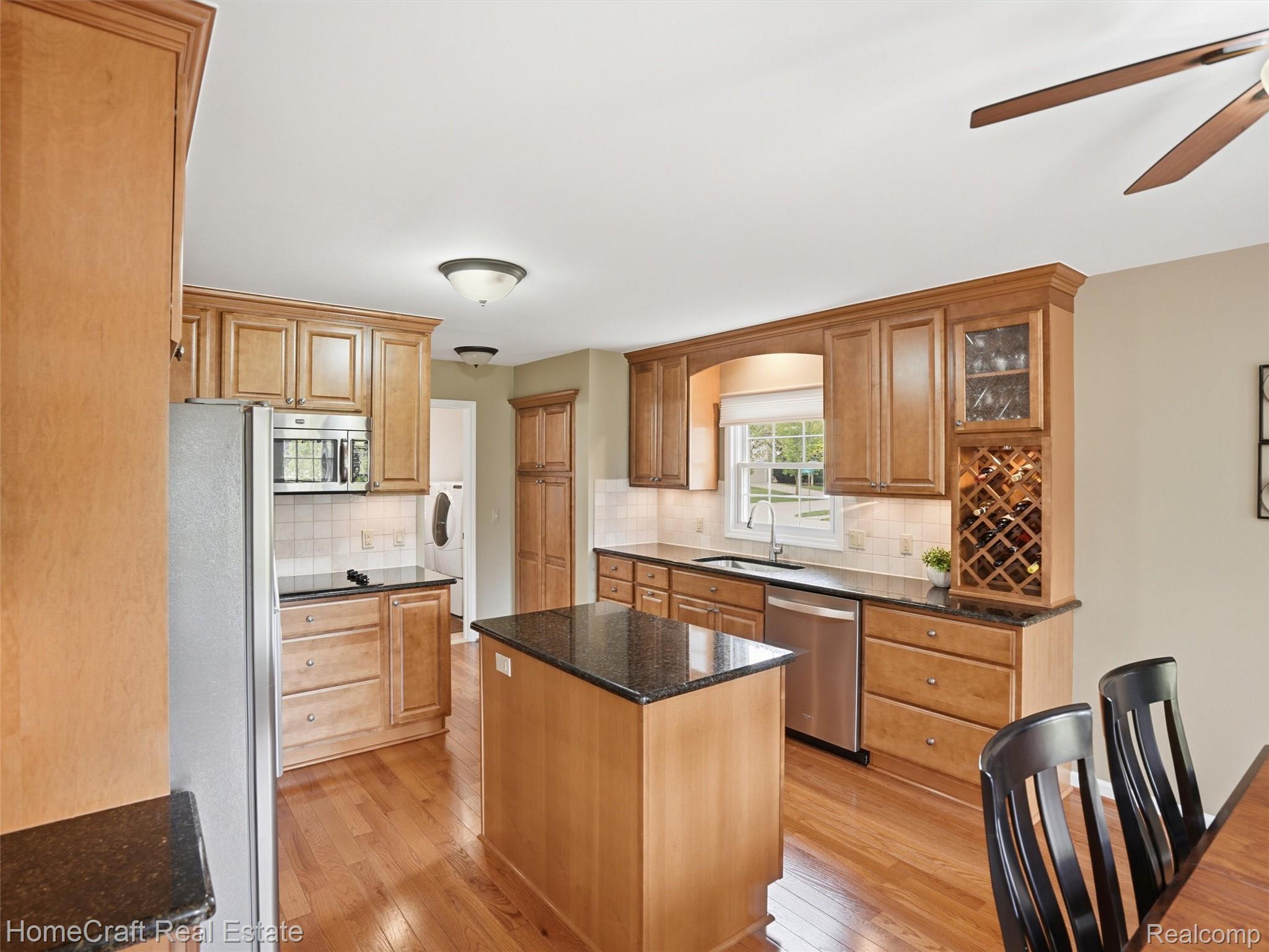 45088 Danbury Road Canton, MI 48188 - Photo 8 of 39 HomeCraft Real Estate