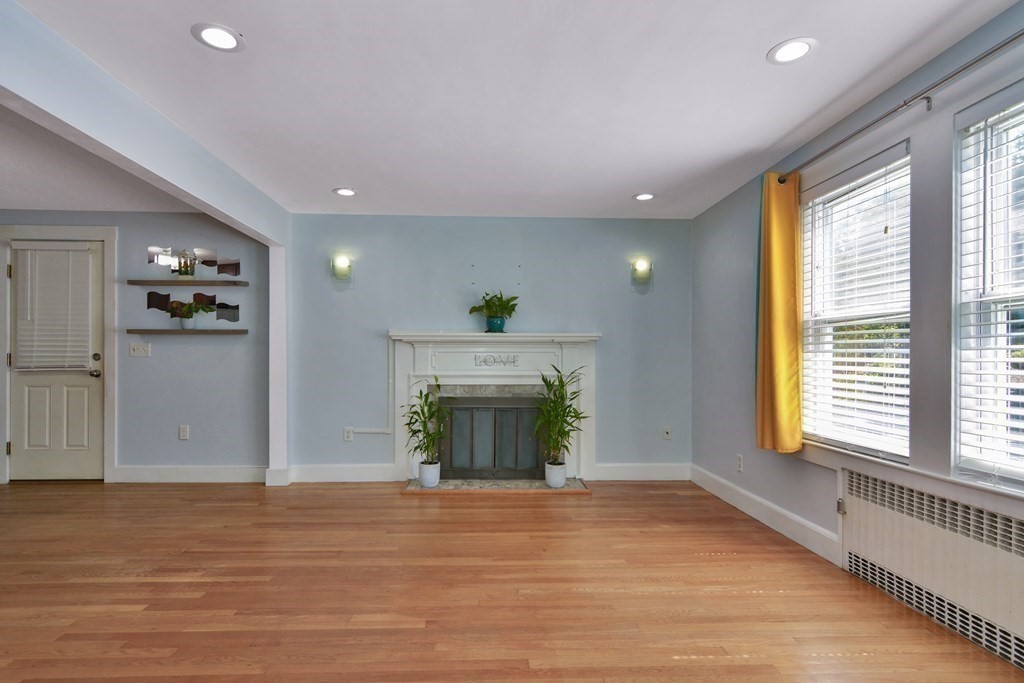 6 Bartlett Road Methuen, MA 01844 - Photo 9 of 28 Gallery Image 9