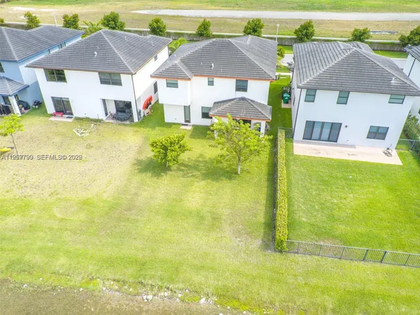 $6,100 | 8981 Northwest 154th Terrace, Unit 8981, Miami Lakes, FL 33018