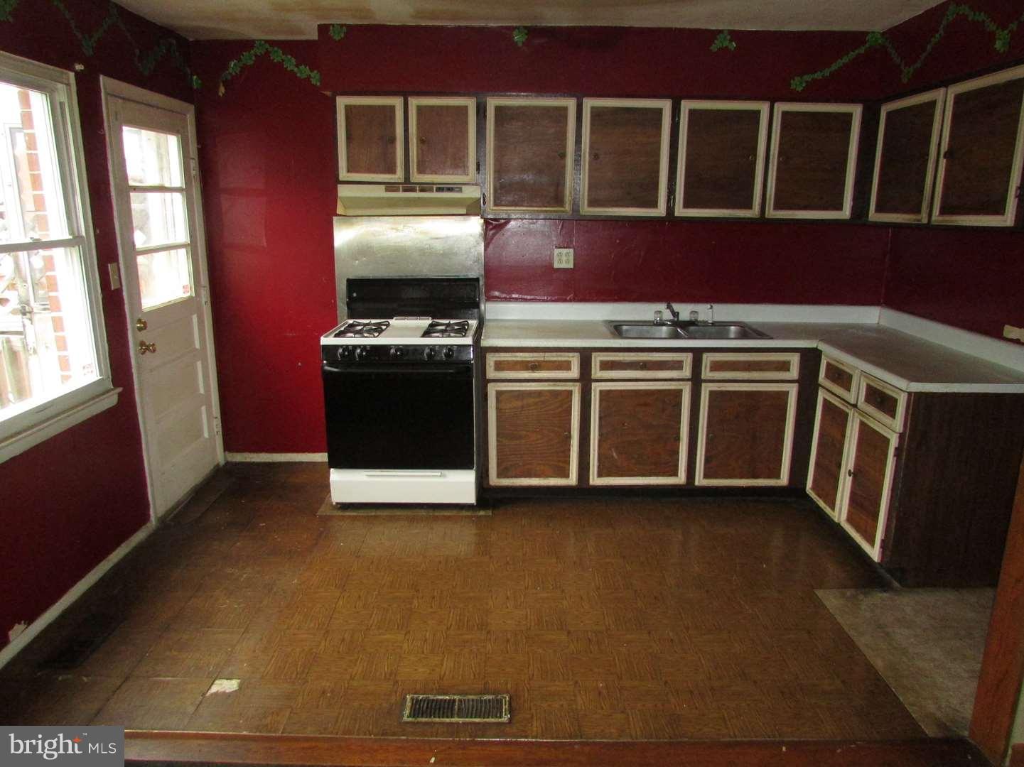 706 Seawall Road Essex, MD 21221 - Photo 11 of 30 Kitchen