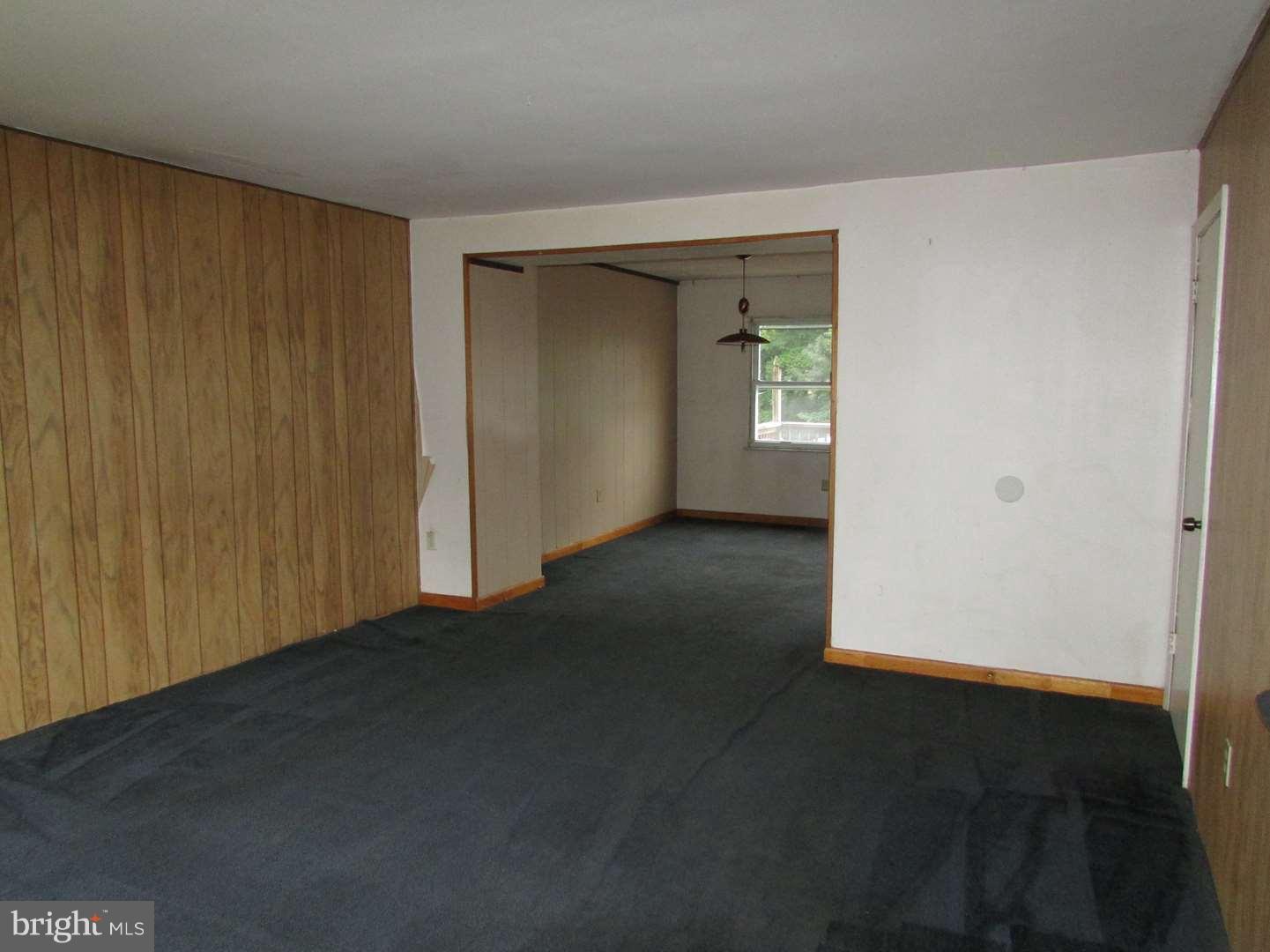 706 Seawall Road Essex, MD 21221 - Photo 5 of 30 Living Room