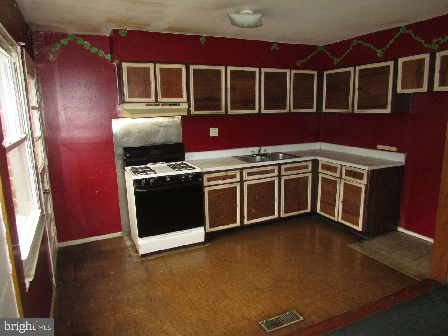 706 Seawall Road Essex, MD 21221 - Photo 10 of 30 Kitchen