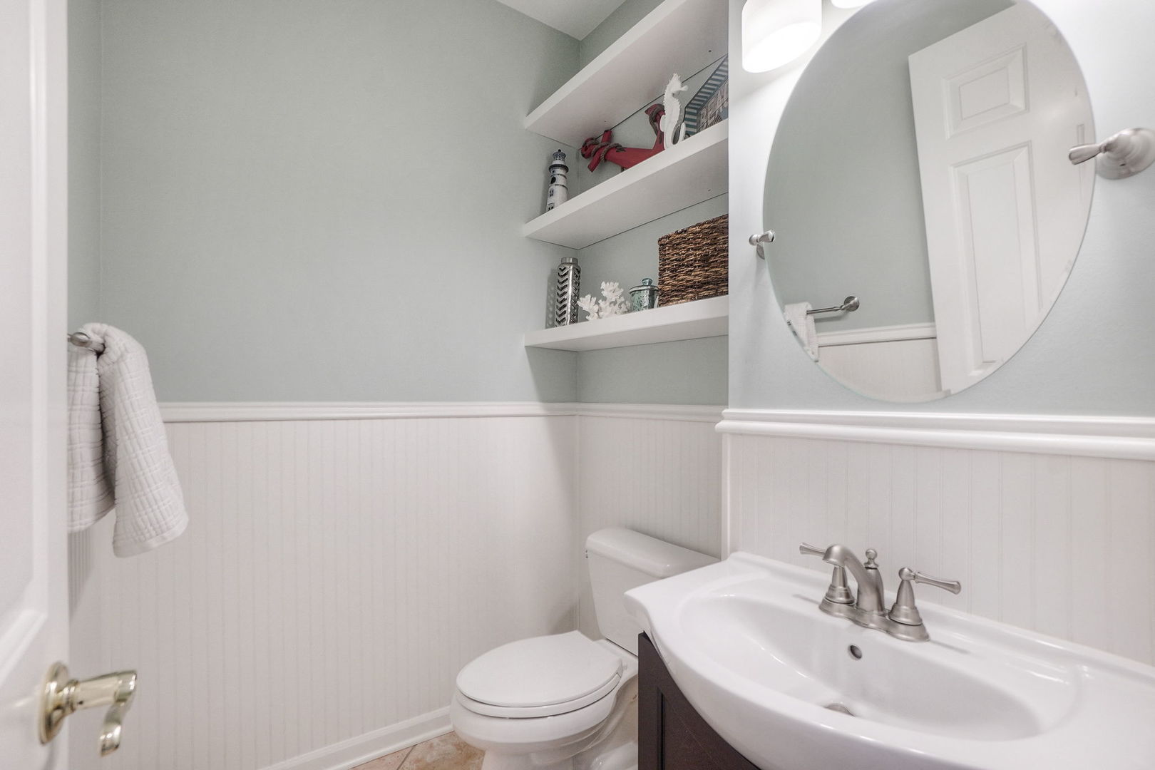 4775 Snapjack Circle Naperville, IL 60564 - Photo 26 of 55 a bathroom with a sink mirror and toilet