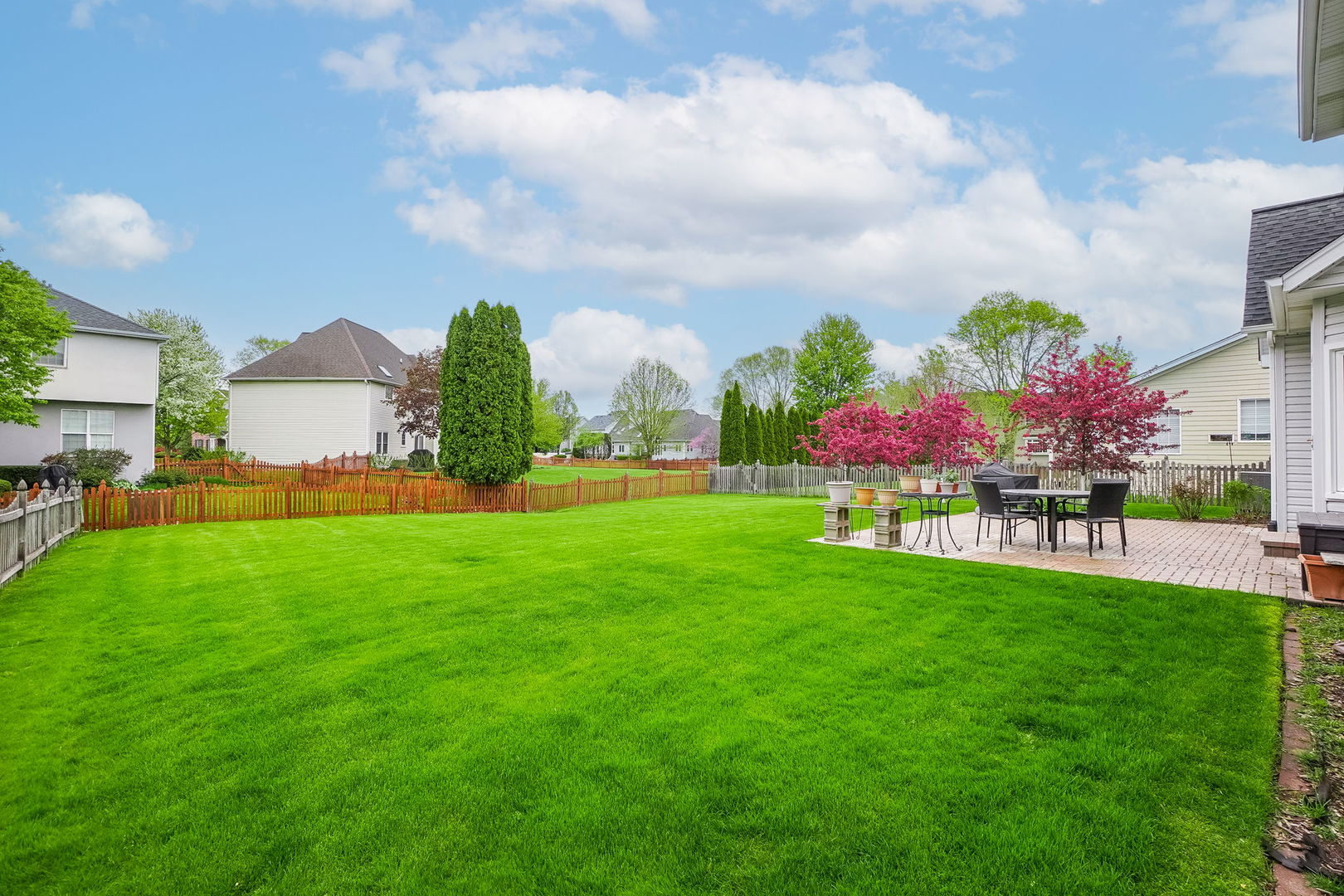 4775 Snapjack Circle Naperville, IL 60564 - Photo 44 of 55 a view of a flowers in front of house