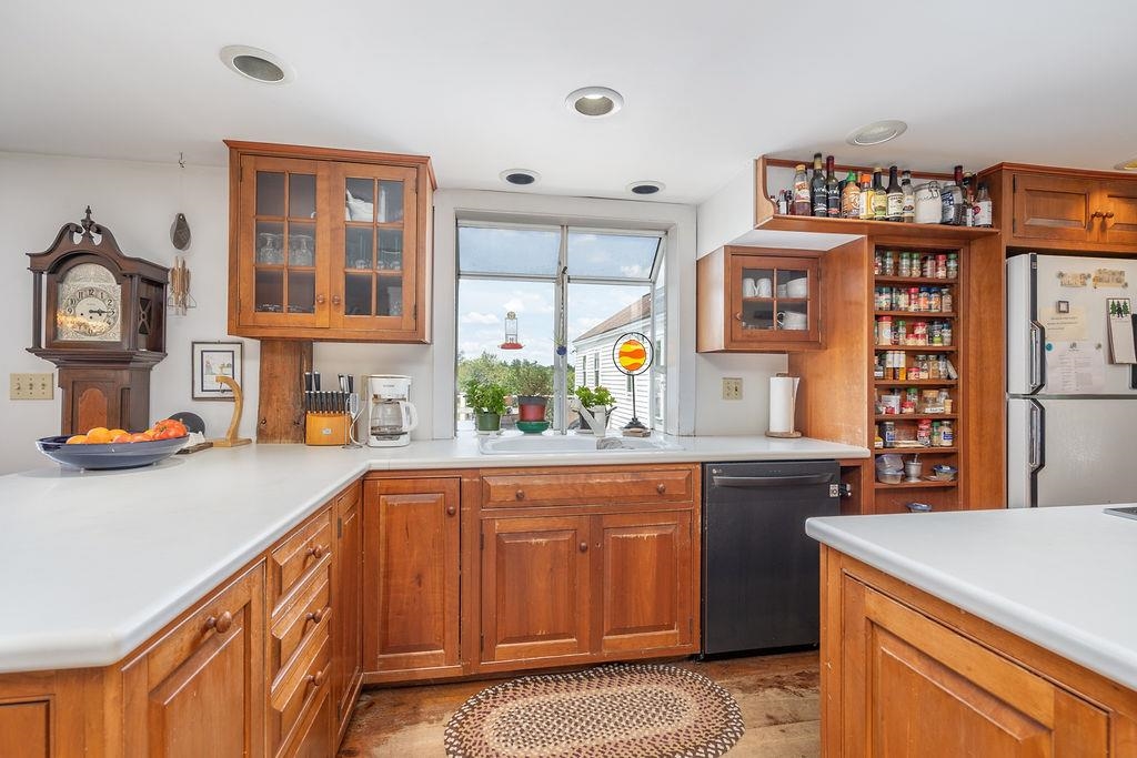 362 North River Road Epping, NH 03042 - Photo 4 of 36