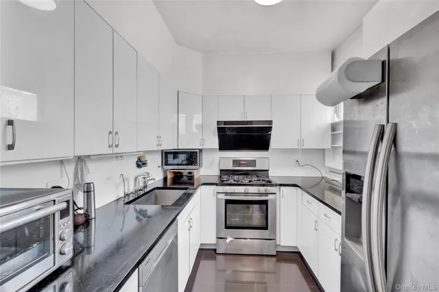 $798,000 | 83-27 Commonwealth Boulevard | Bellerose