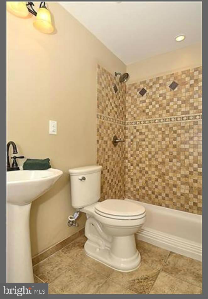 813 Rayquick Road Warrenton, VA 20186 - Photo 8 of 22 Bath