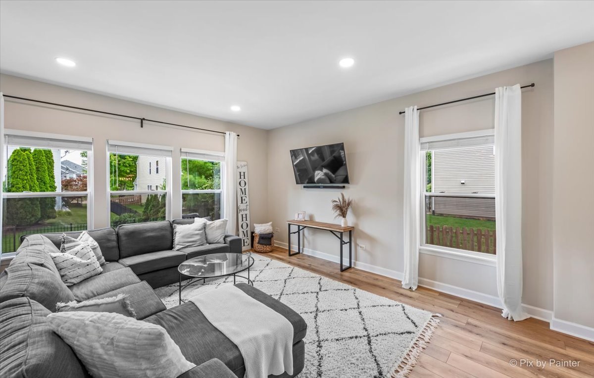 985 Kendall Street Elburn, IL 60119 - Photo 22 of 32 a living room with furniture and a window