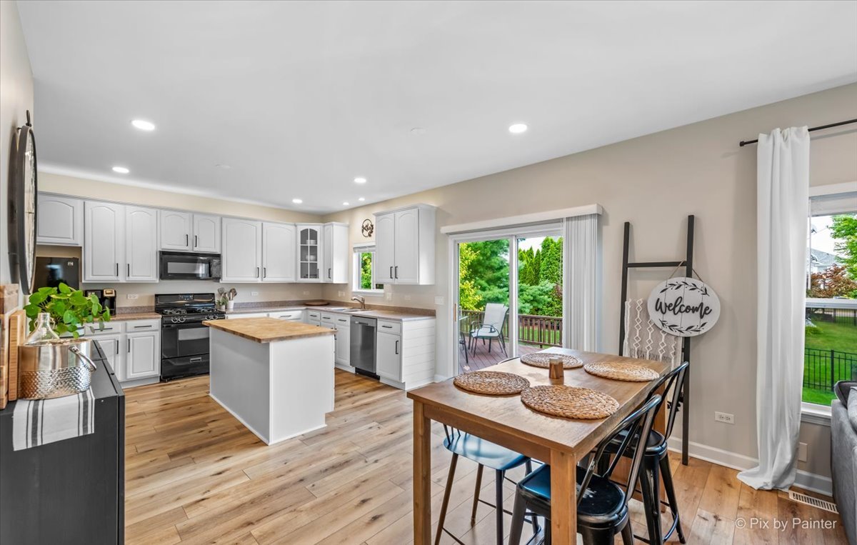 985 Kendall Street Elburn, IL 60119 - Photo 3 of 32 a kitchen with a table and chairs in it