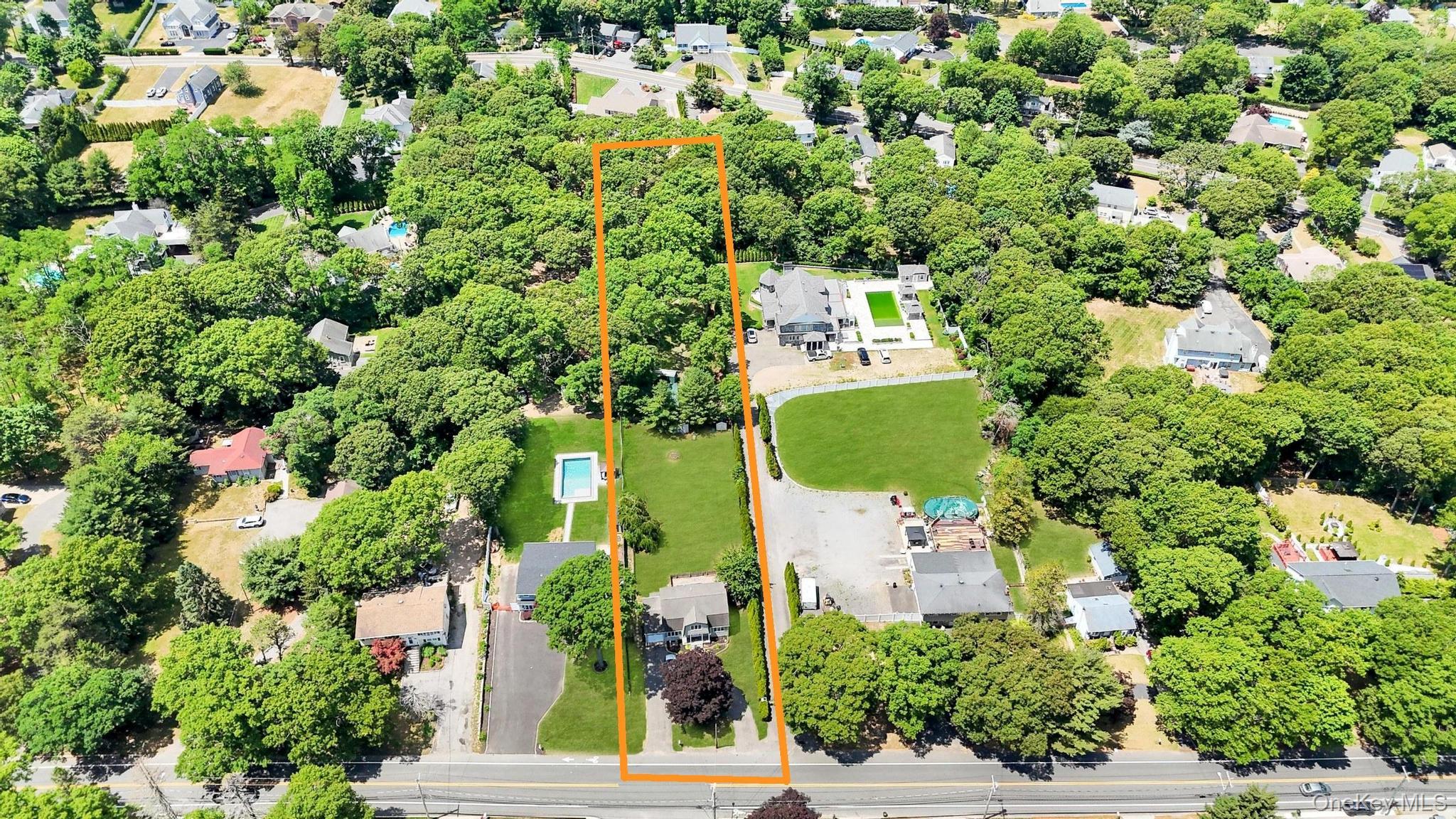 358 Holbrook Road Ronkonkoma, NY 11779 - Photo 5 of 42