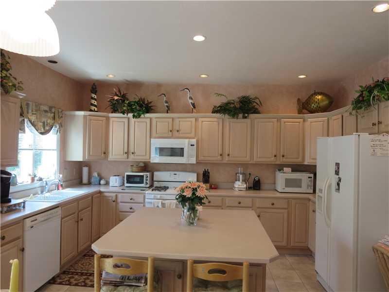 369 Cobblestone Circle McKees Rocks, PA 15136 - Photo 2 of 20 Kitchen.