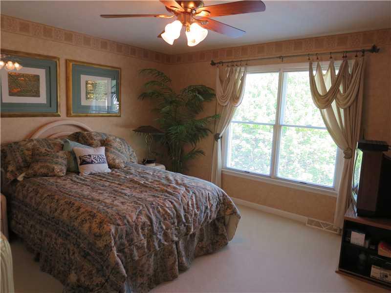 369 Cobblestone Circle McKees Rocks, PA 15136 - Photo 15 of 20 Bedroom. large 4th bedroom