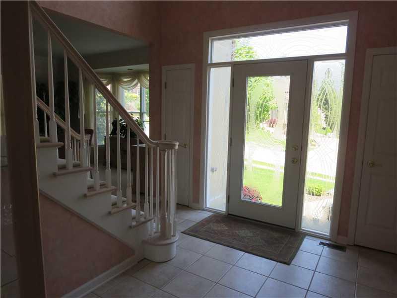 369 Cobblestone Circle McKees Rocks, PA 15136 - Photo 6 of 20 Entry/Foyer.
