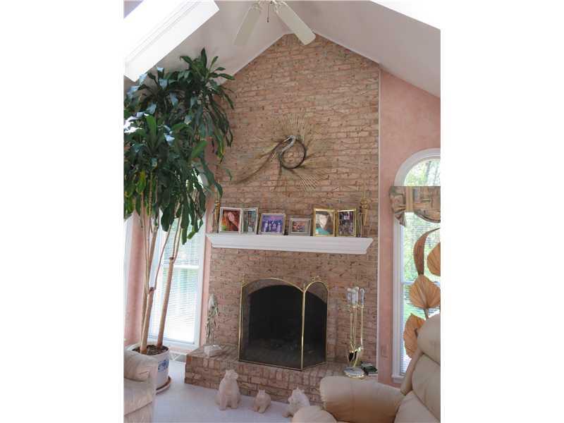 369 Cobblestone Circle McKees Rocks, PA 15136 - Photo 8 of 20 Family Room.
