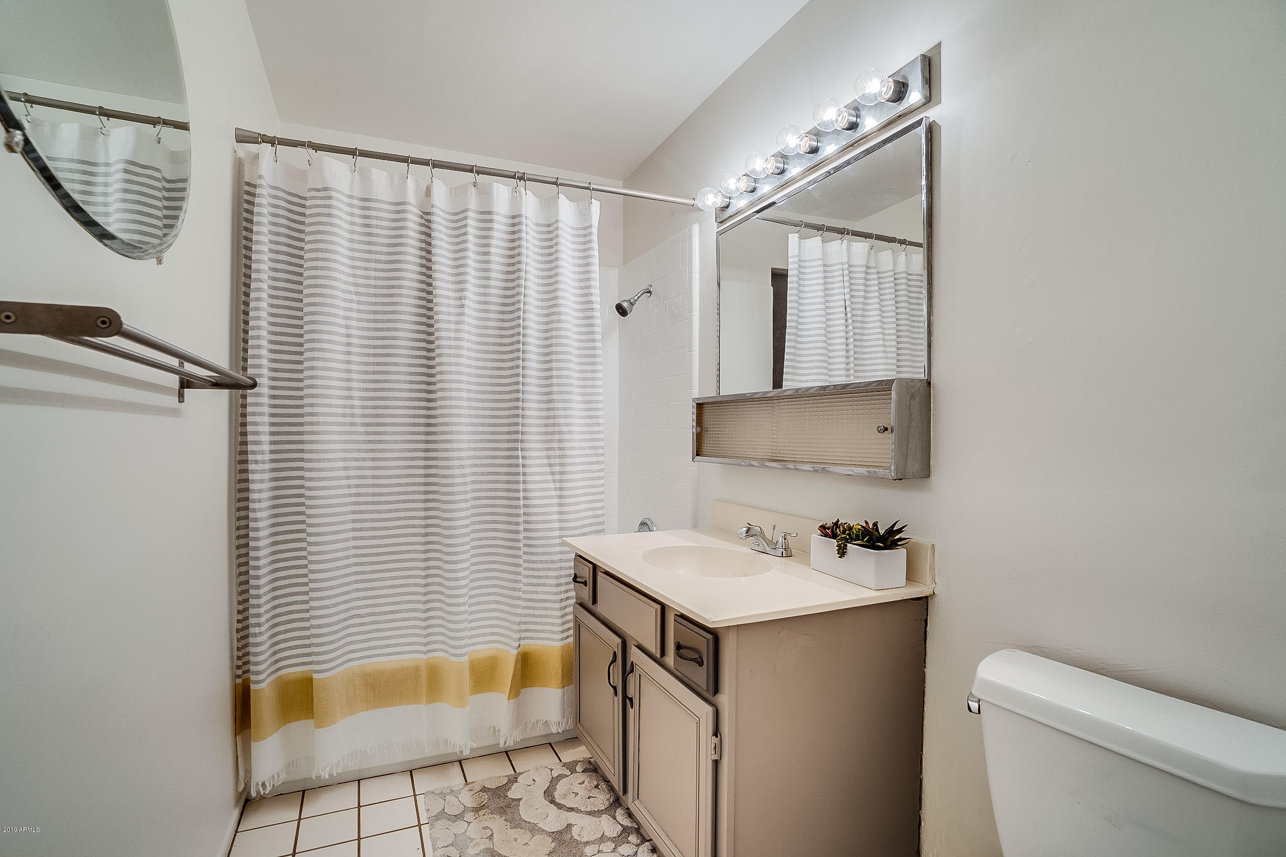 3003 West Bethany Home Road Phoenix, AZ 85017 - Photo 21 of 30 Main Bath