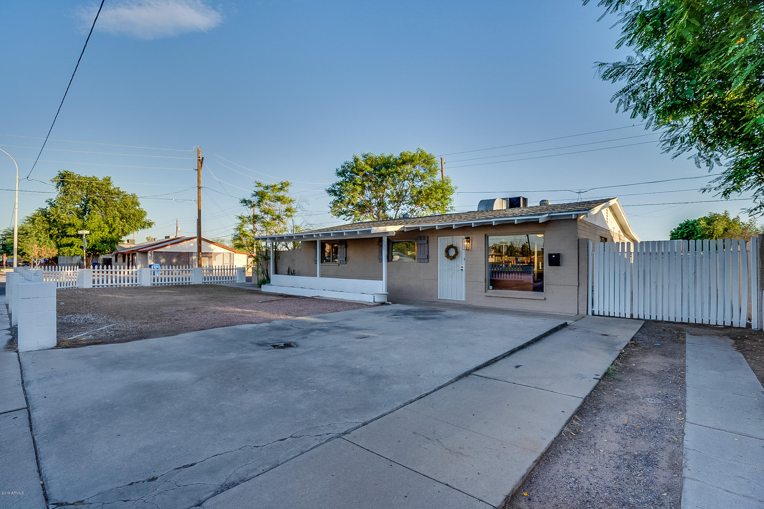 3003 West Bethany Home Road Phoenix, AZ 85017 - Photo 4 of 30 Lots Of Parking